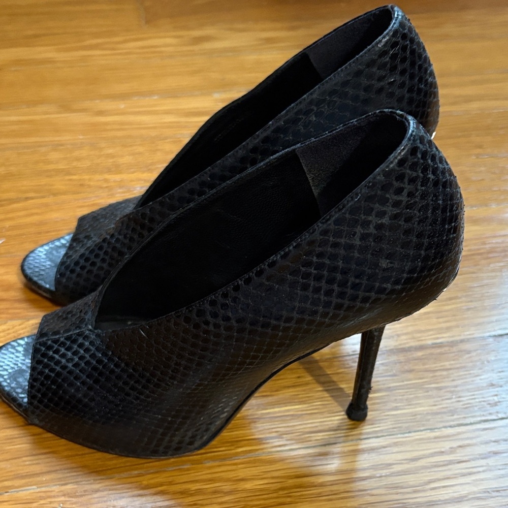 Authentic Burberry Black Textured Peep-Toe Heels